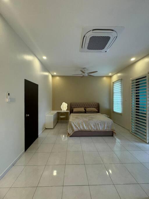 Minimalist Heaven Near Tmn Intan *