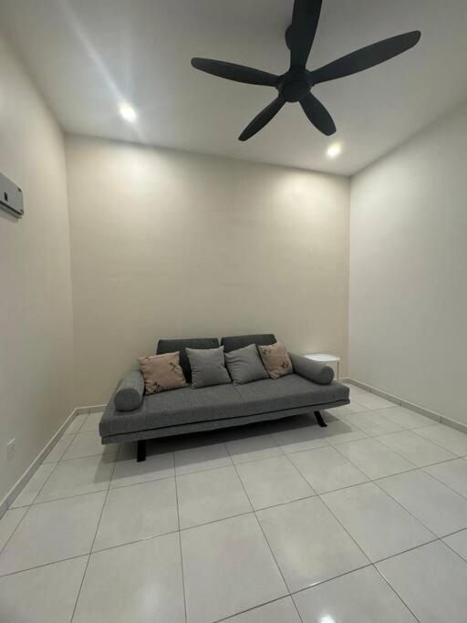 Minimalist Heaven Near Tmn Intan Holiday home