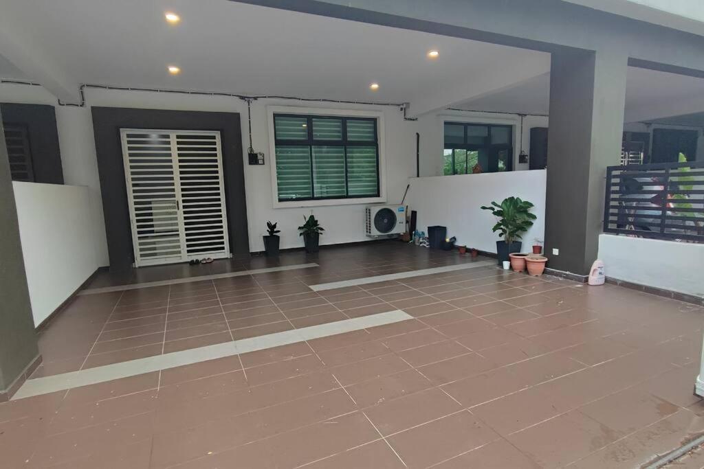 Holiday home Minimalist Heaven Near Tmn Intan