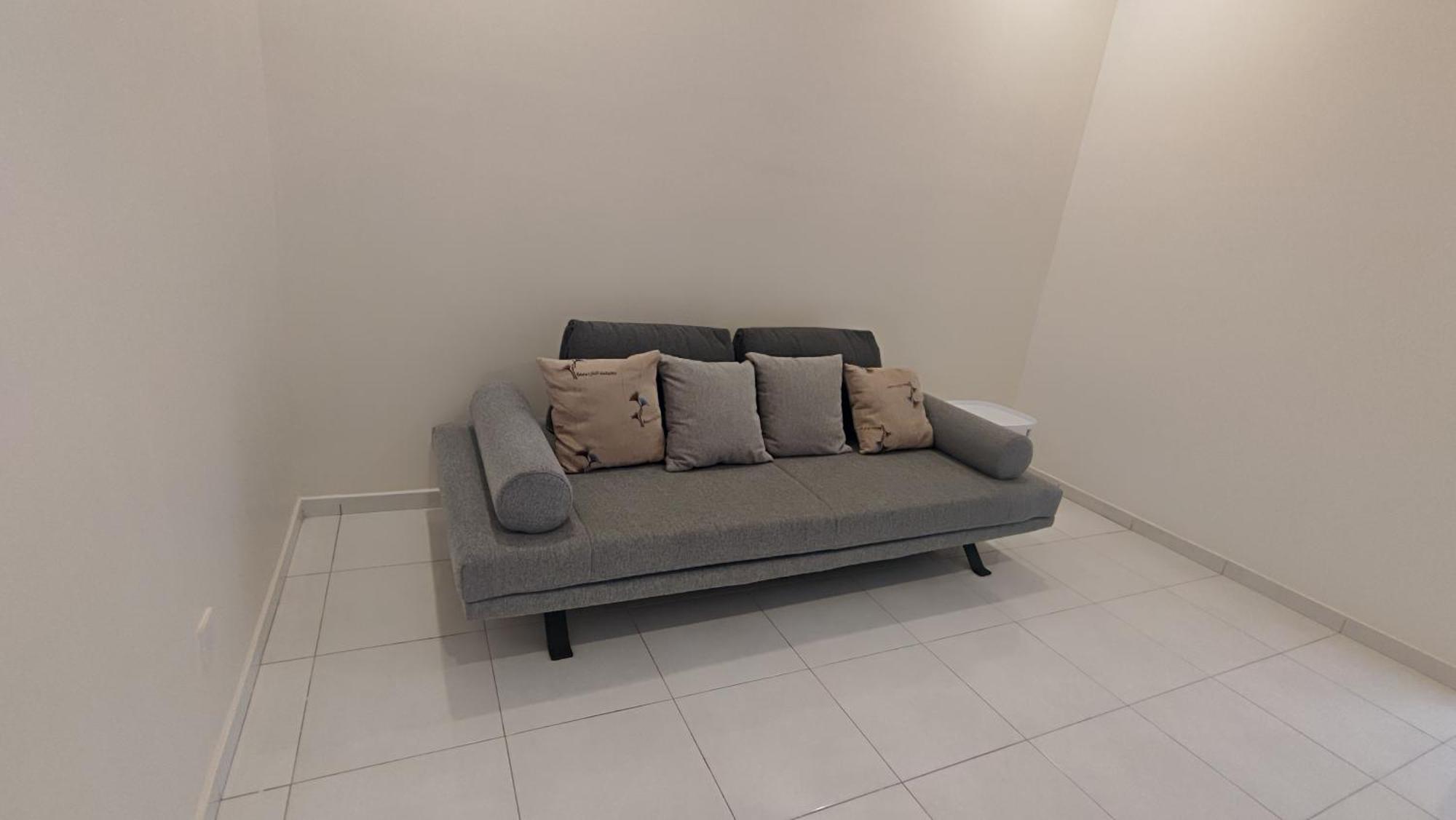 Minimalist Heaven Near Tmn Intan Holiday home
